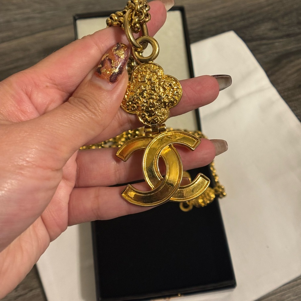 CHANEL Vintage Gold CC Clover Multi Strand Long Chain Pendant Necklace - Picture 4 of 14
